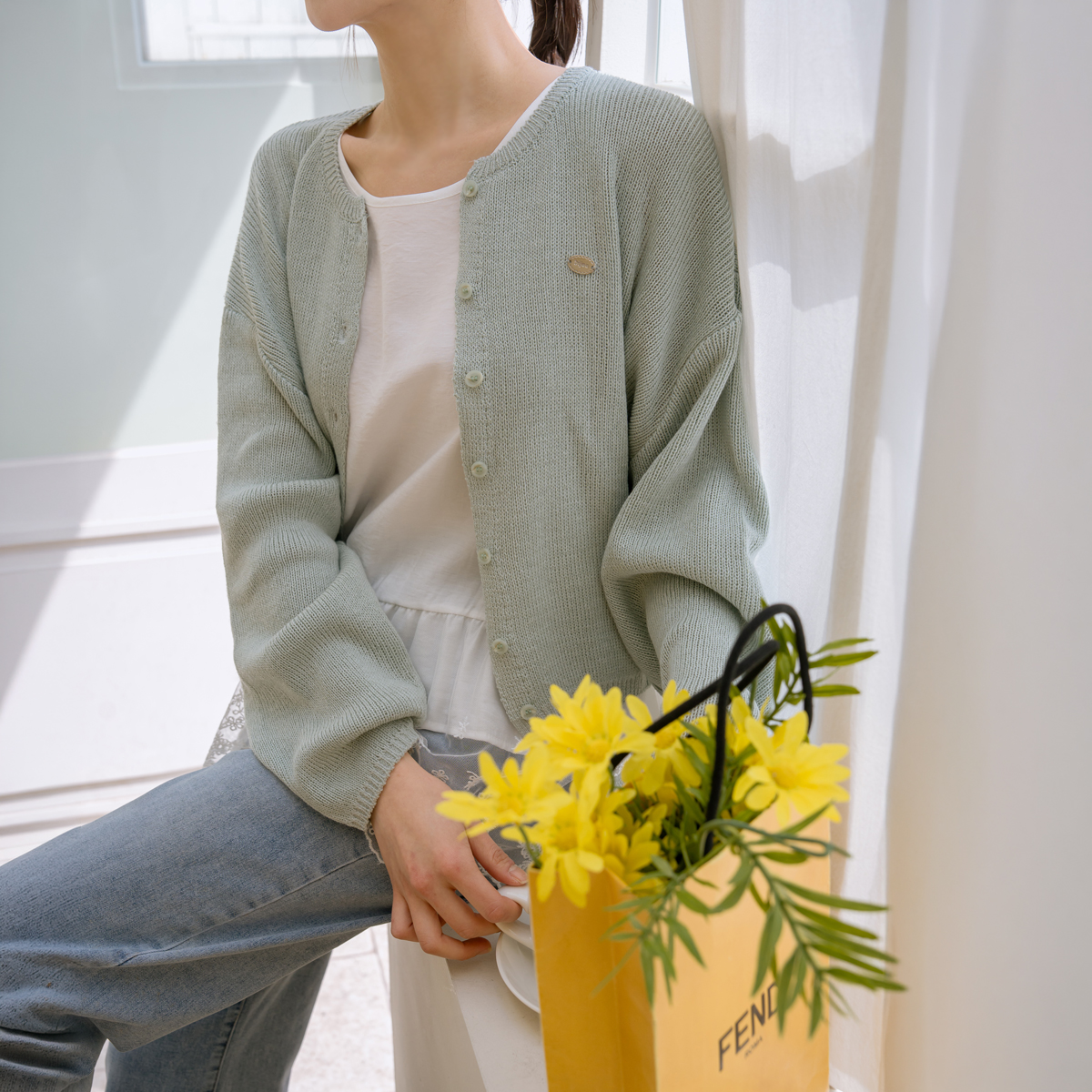 Linen Pendant Knit Semi-Crop Cardigan