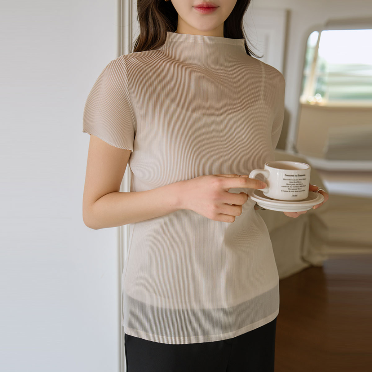 <b>[Made]</b> Charming Pleats Mock Neck Blouse