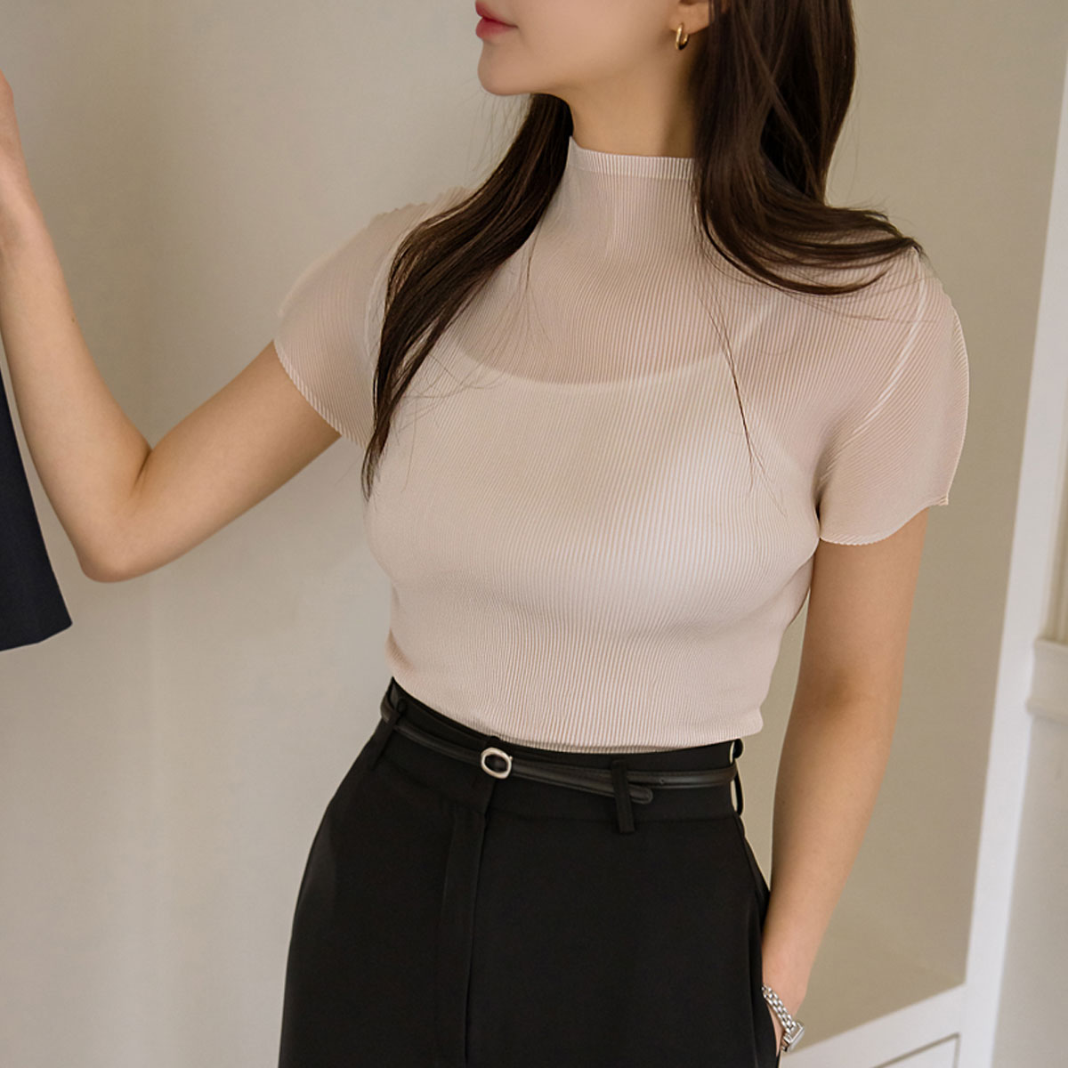 <b>[Made]</b> Charming Pleats Mock Neck Blouse