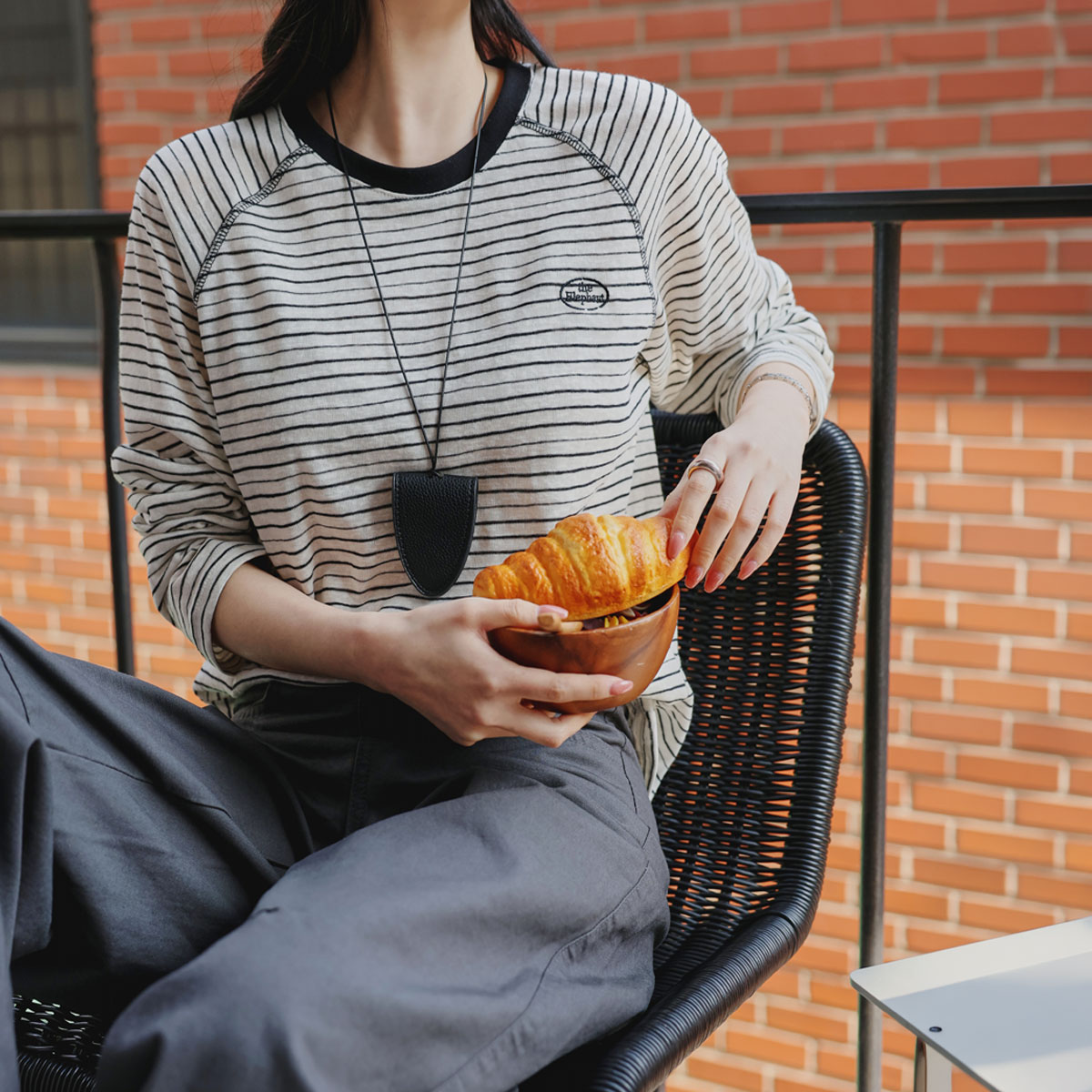 Embroidered striped slub tee