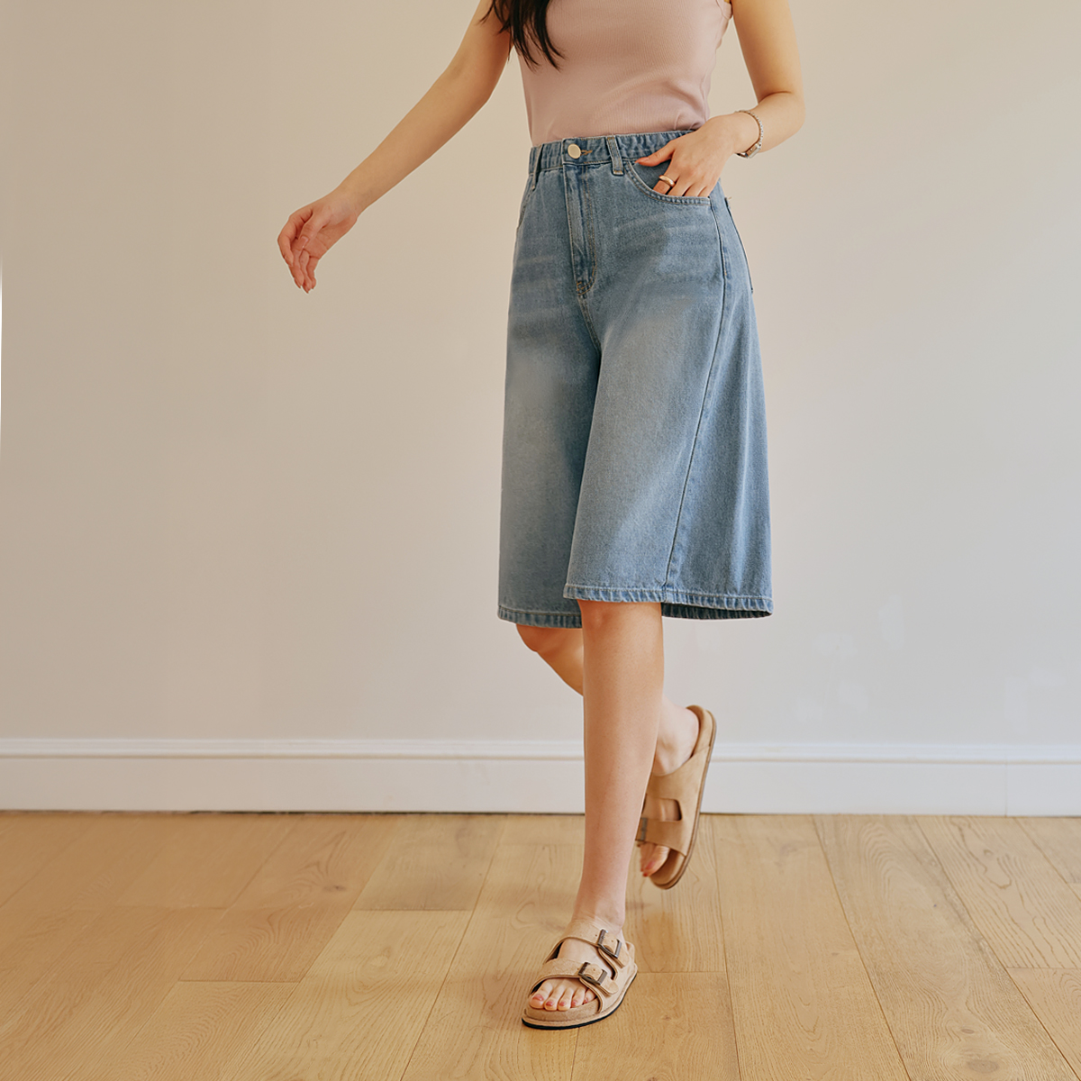 Medium blue curve Bermuda denim pants