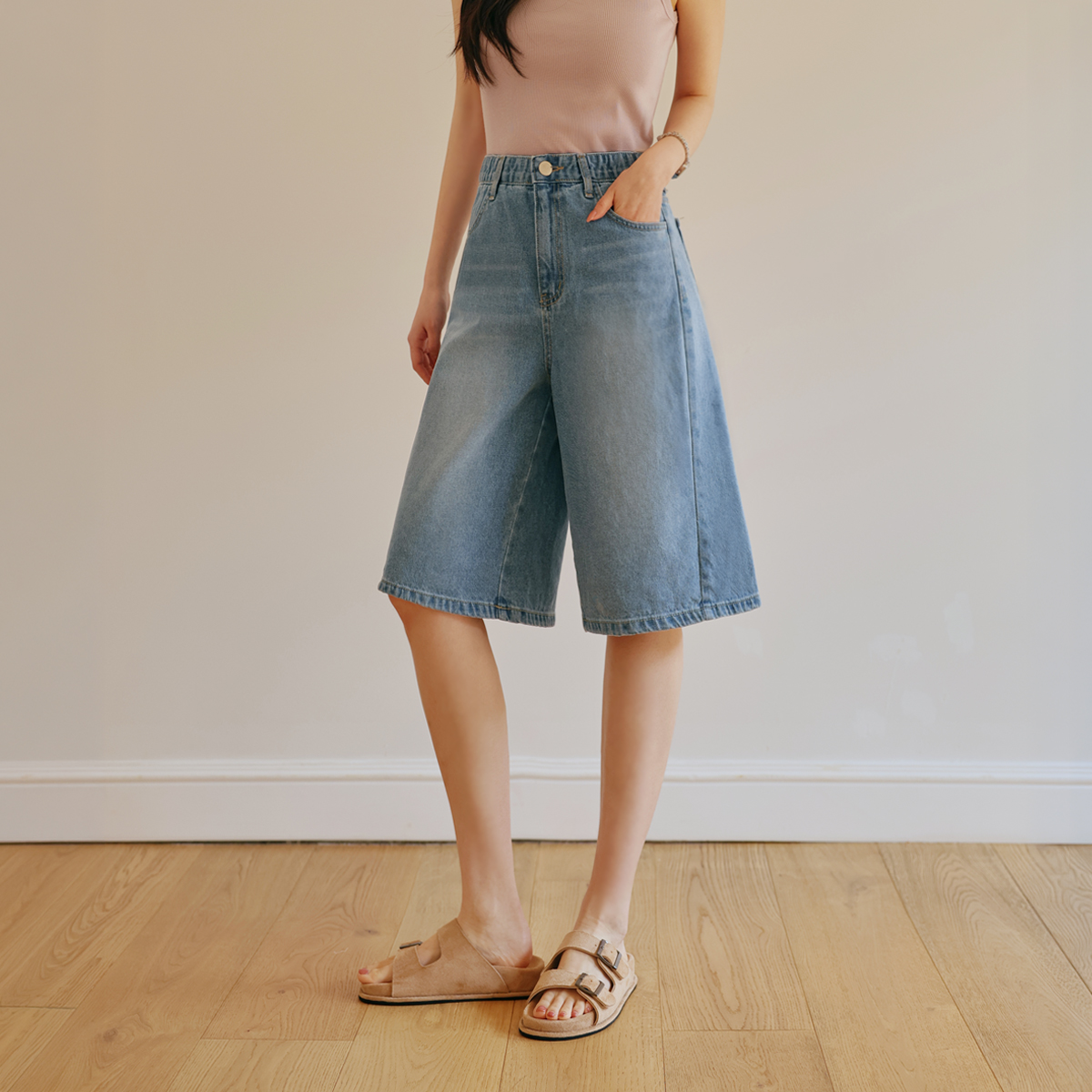 Medium blue curve Bermuda denim pants