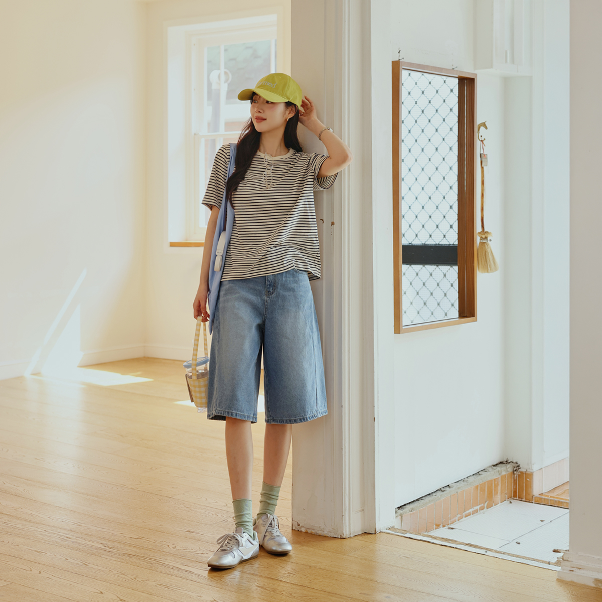 Medium blue curve Bermuda denim pants