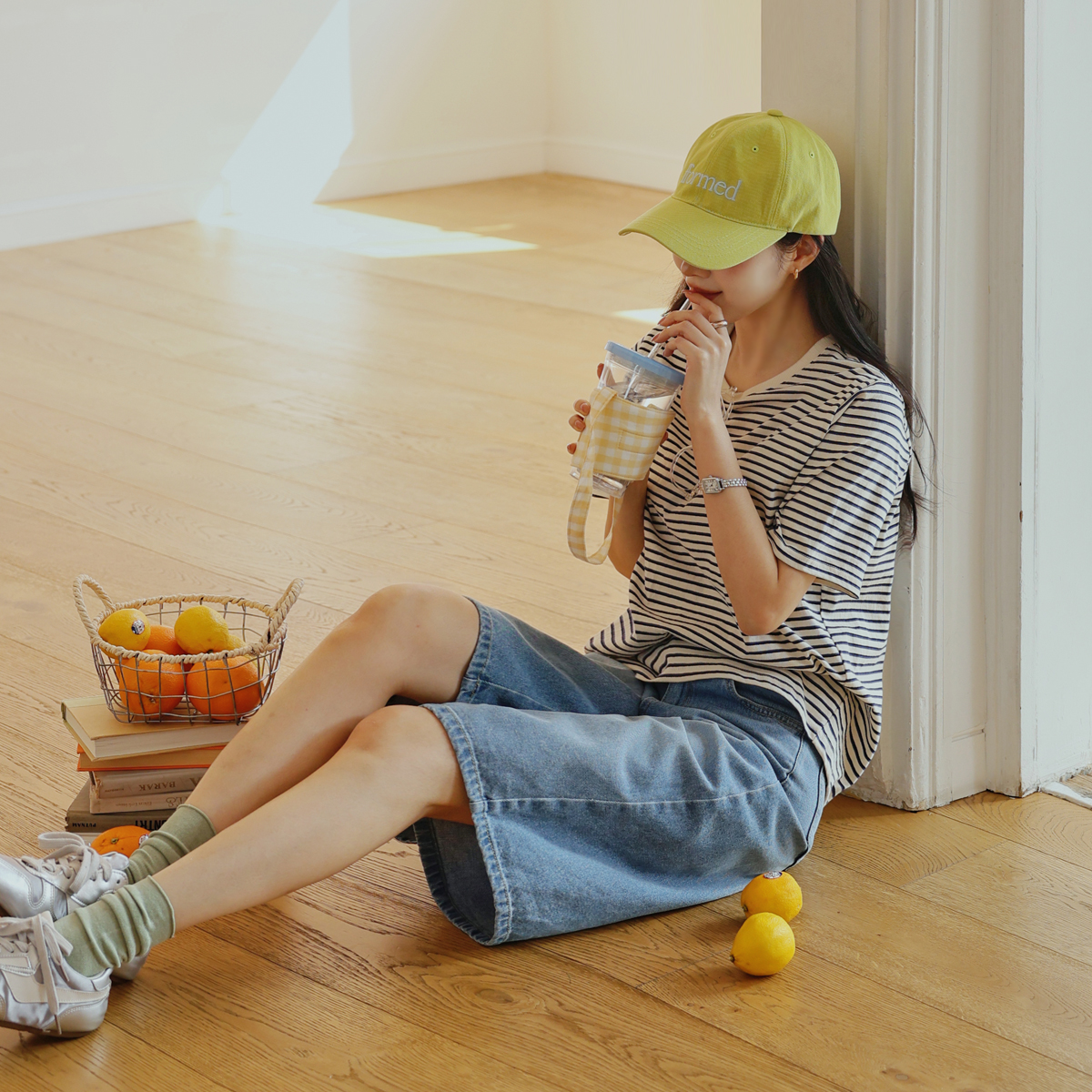 Medium blue curve Bermuda denim pants