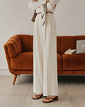 Two-pin tuck Span wide slacks
