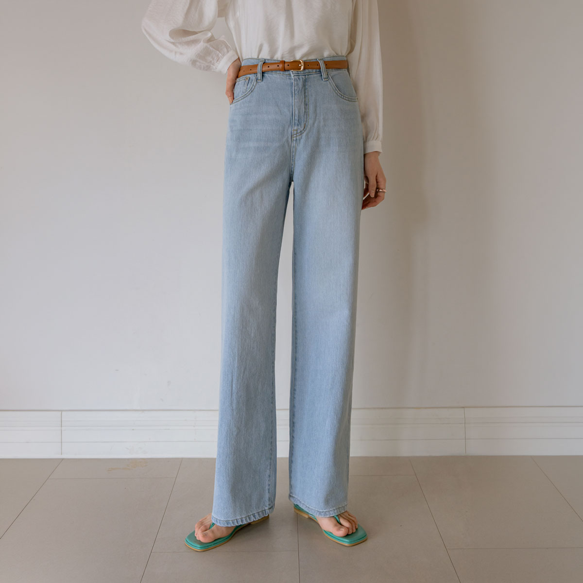 Soft Light Back Elastic Wide Denim Pants
