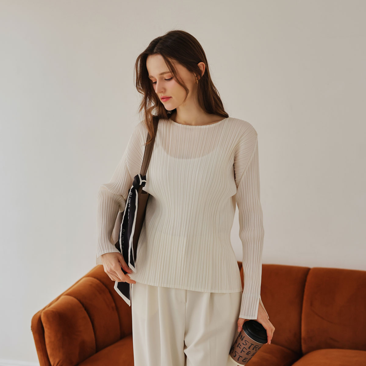 <b>[Made]</b> Charming Pleated Round Slit T-Blouse