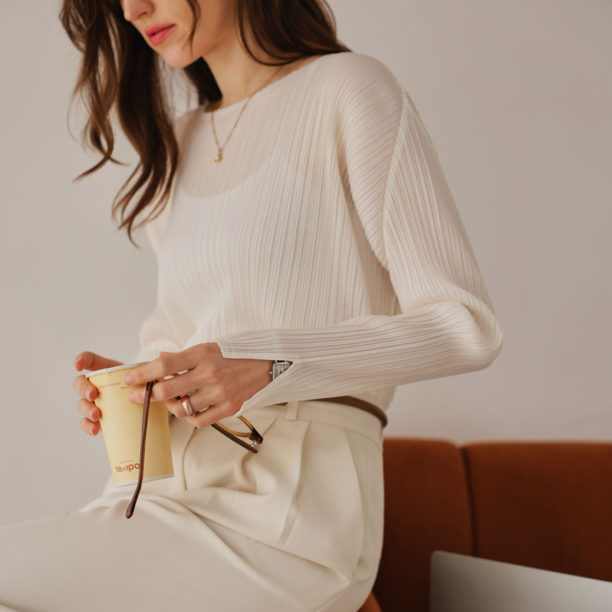 <b>[Made]</b> Charming Pleated Round Slit T-Blouse