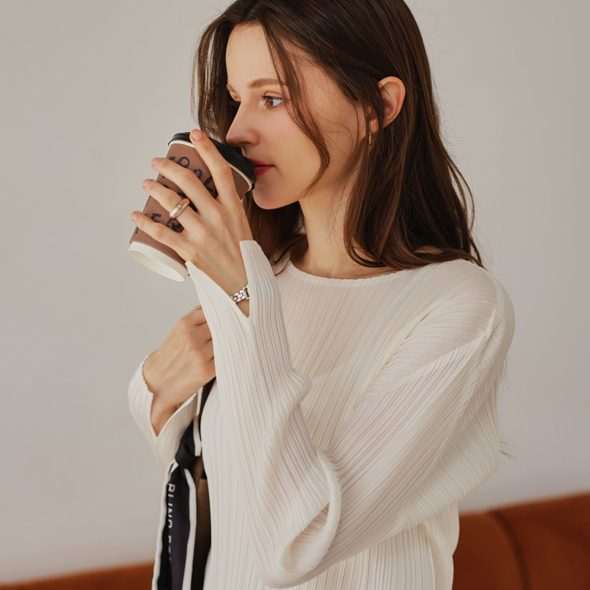 <b>[Made]</b> Charming Pleated Round Slit T-Blouse