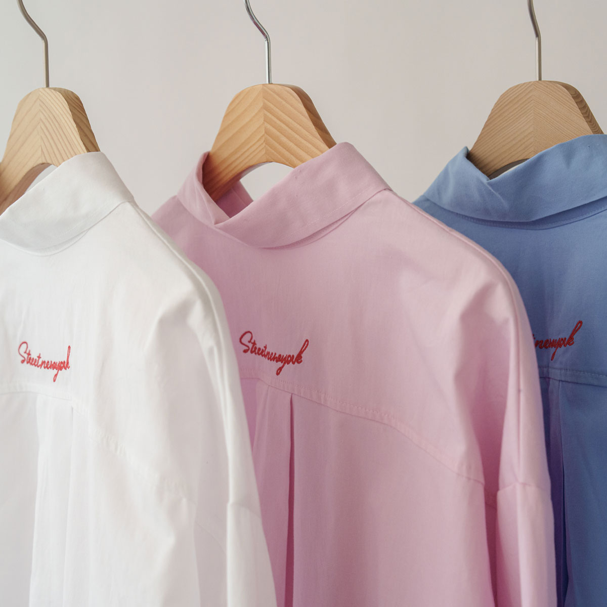 Vivid embroidered loose-fit shirt