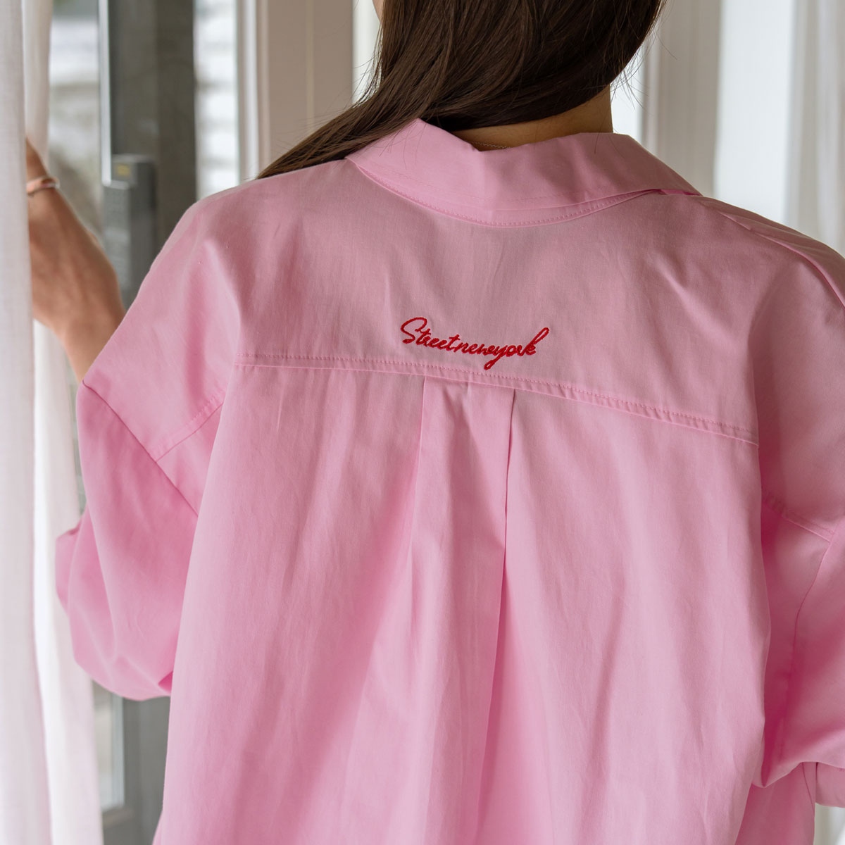 Vivid embroidered loose-fit shirt