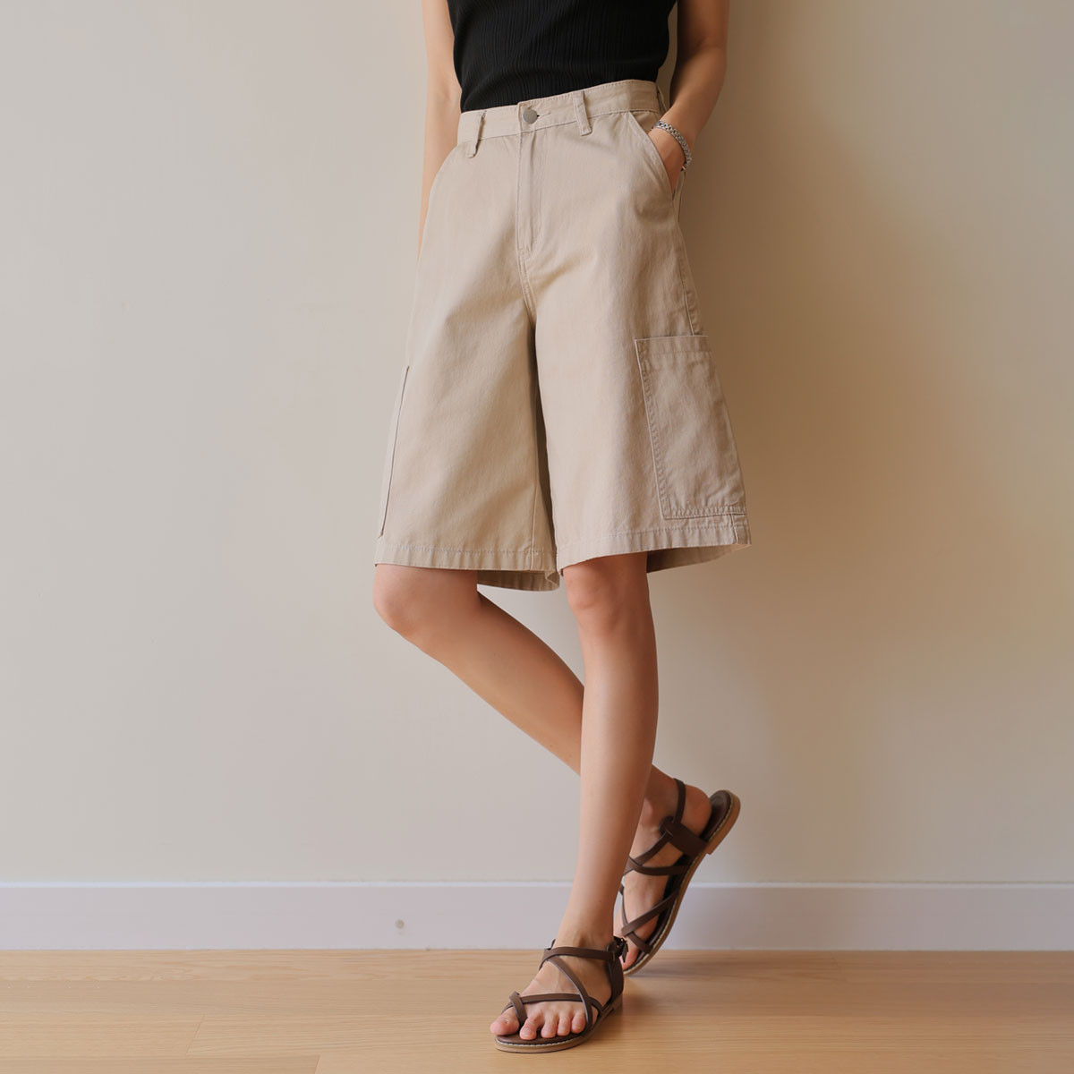 Back Buckle Wide Cotton Bermuda Pants