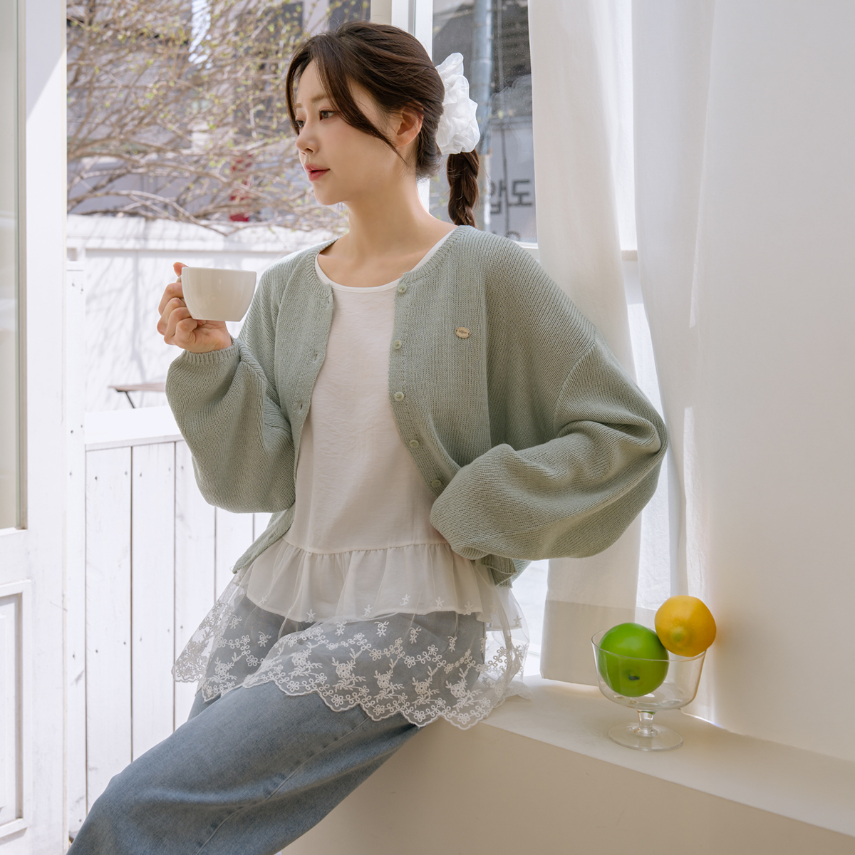 Lace-hemmed sleeveless top