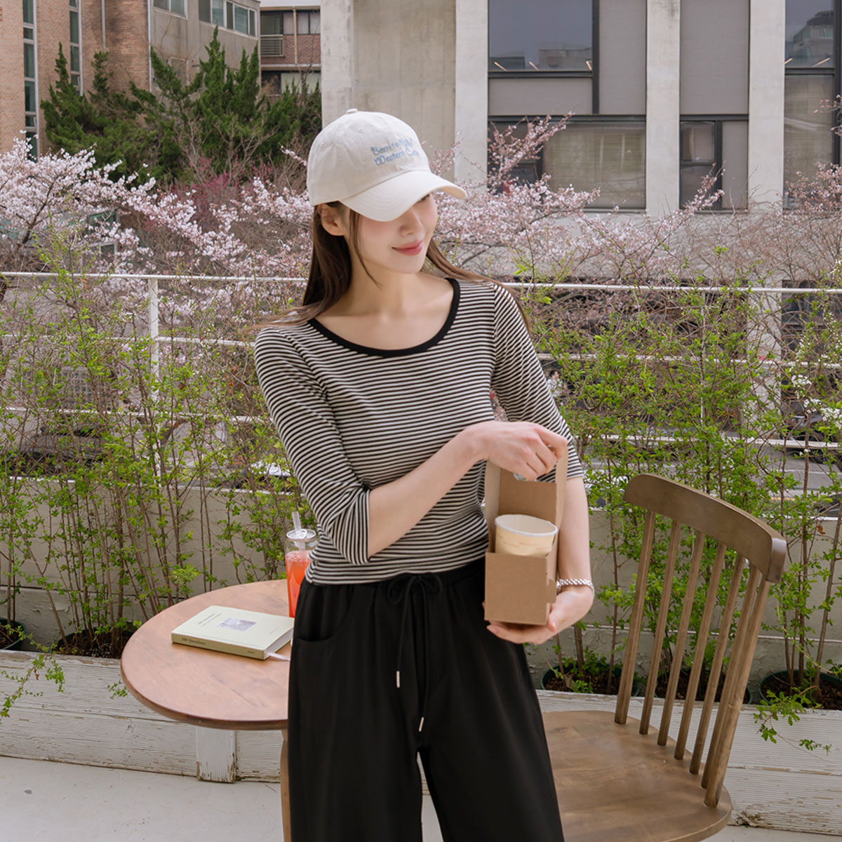 Corrugated U-neck 3/4 length striped tee