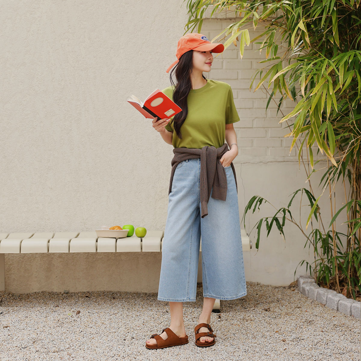 Wide 7/8 length denim pants with back elastic banding