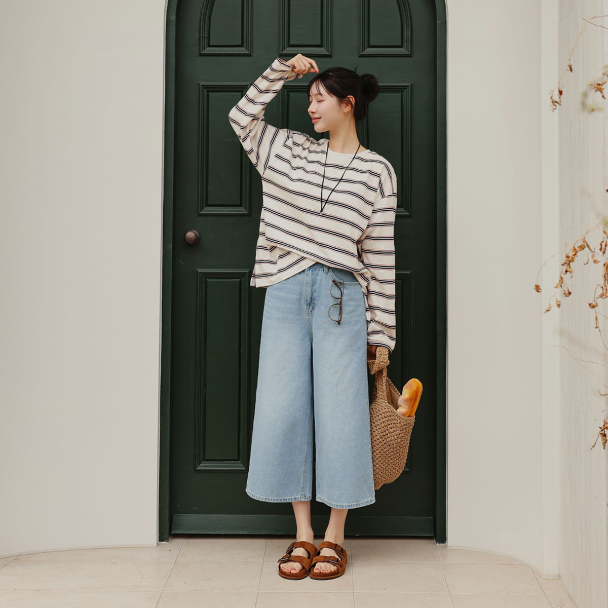 Wide 7/8 length denim pants with back elastic banding