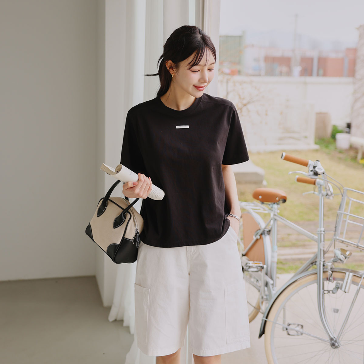 Front patch cut short T-shirts