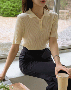 Slim ribbed collared short-sleeve knit