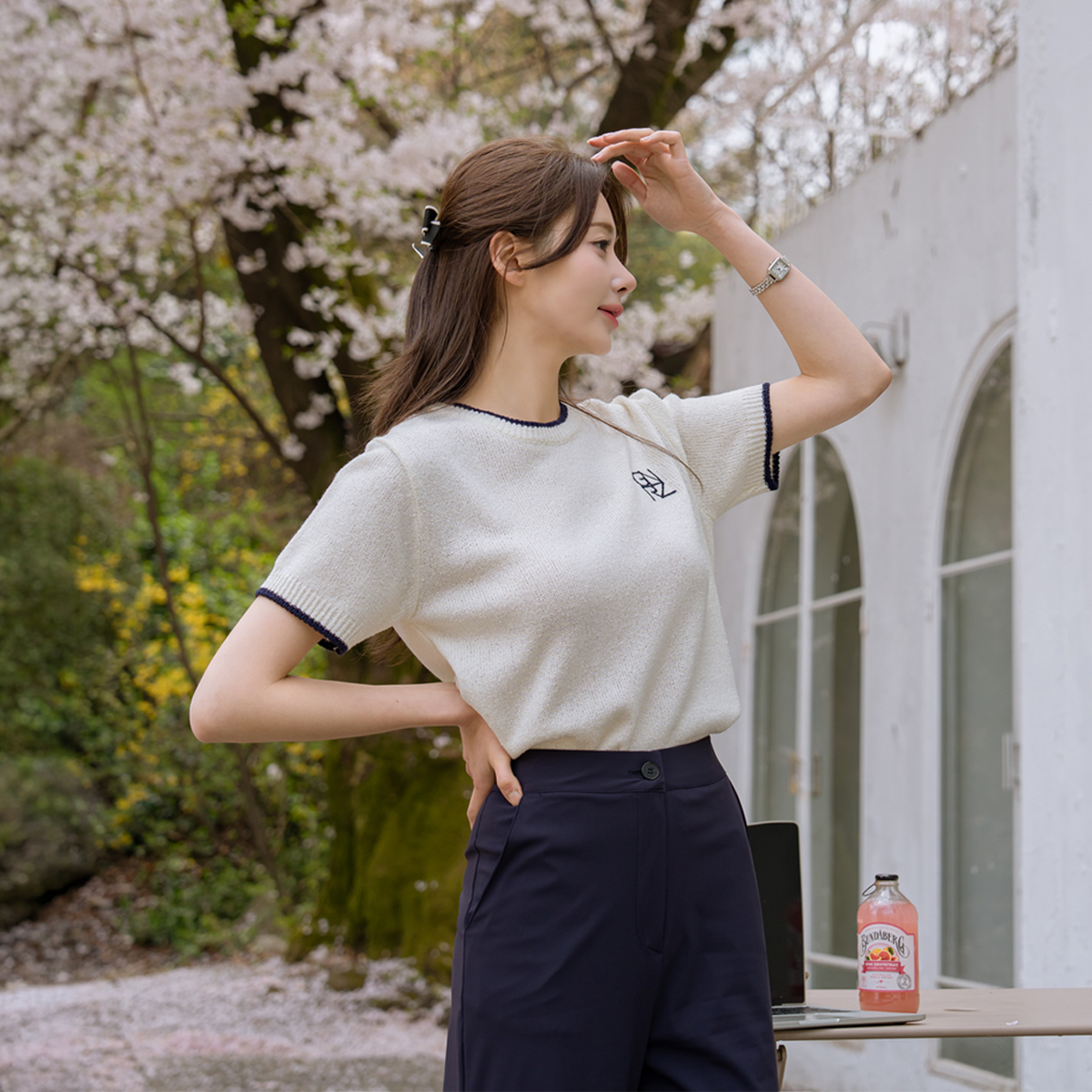 Embroidered color-block short-sleeve knit