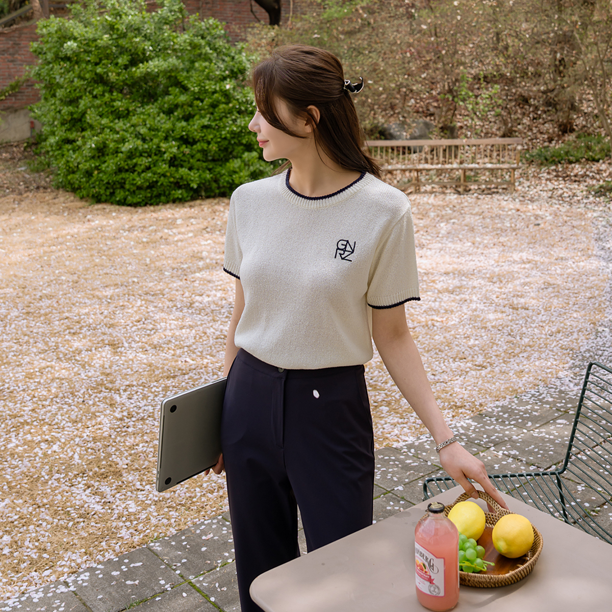 Embroidered color-block short-sleeve knit