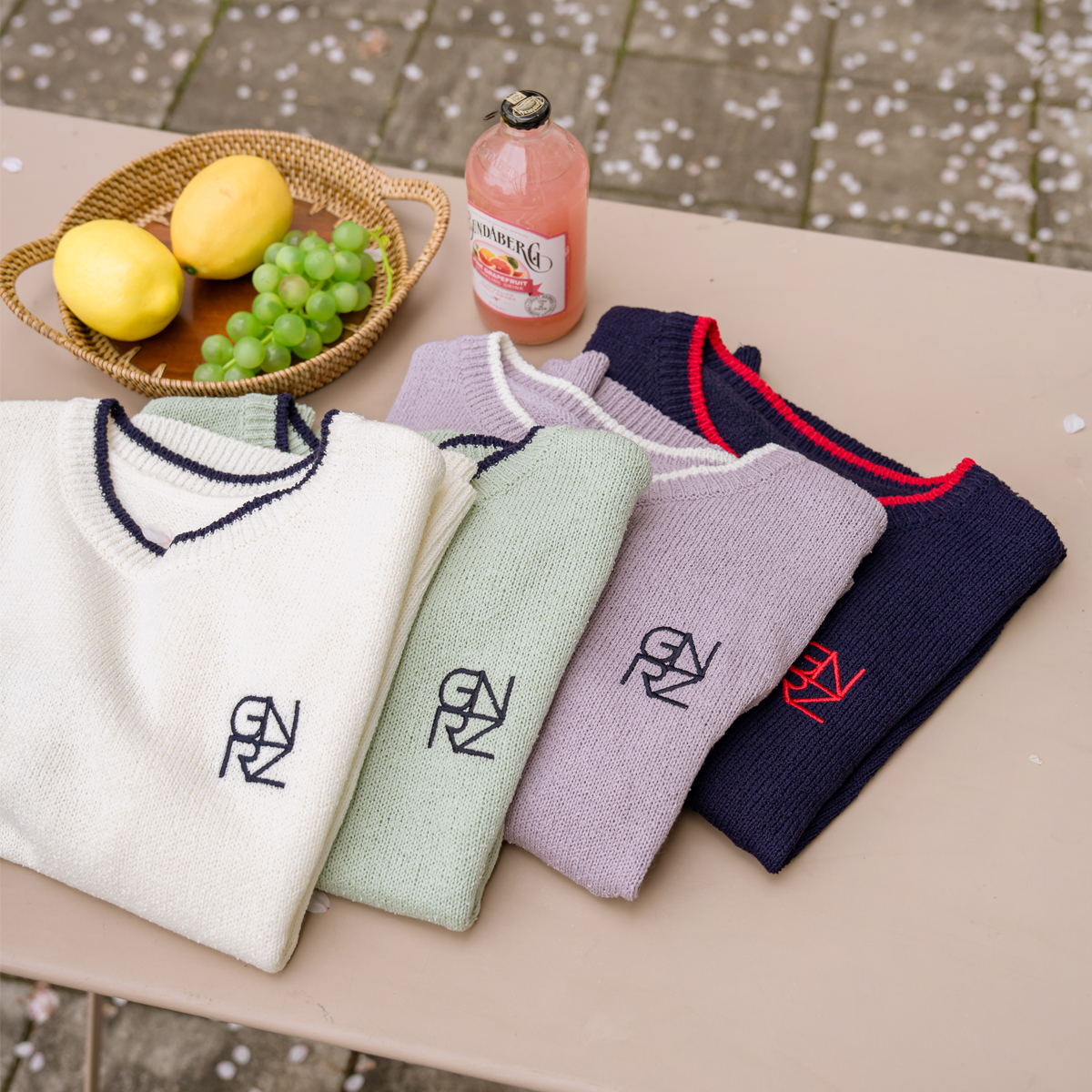 Embroidered color-block short-sleeve knit