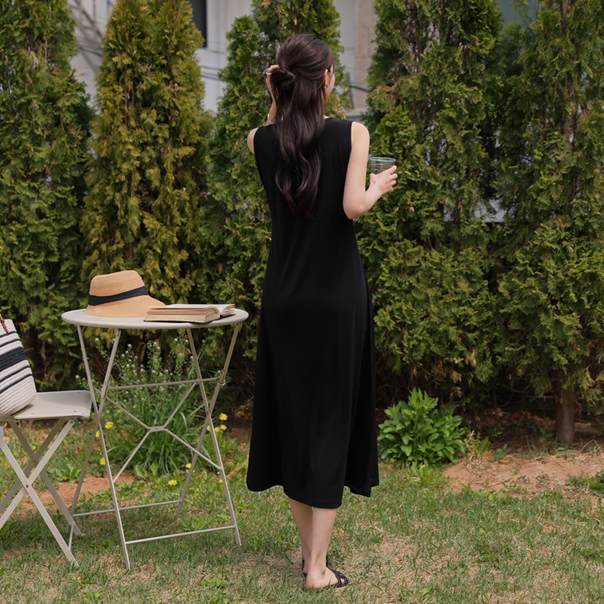 <b>[Made]</b> Classic Cool Slim Line Flare Sleeveless Dress