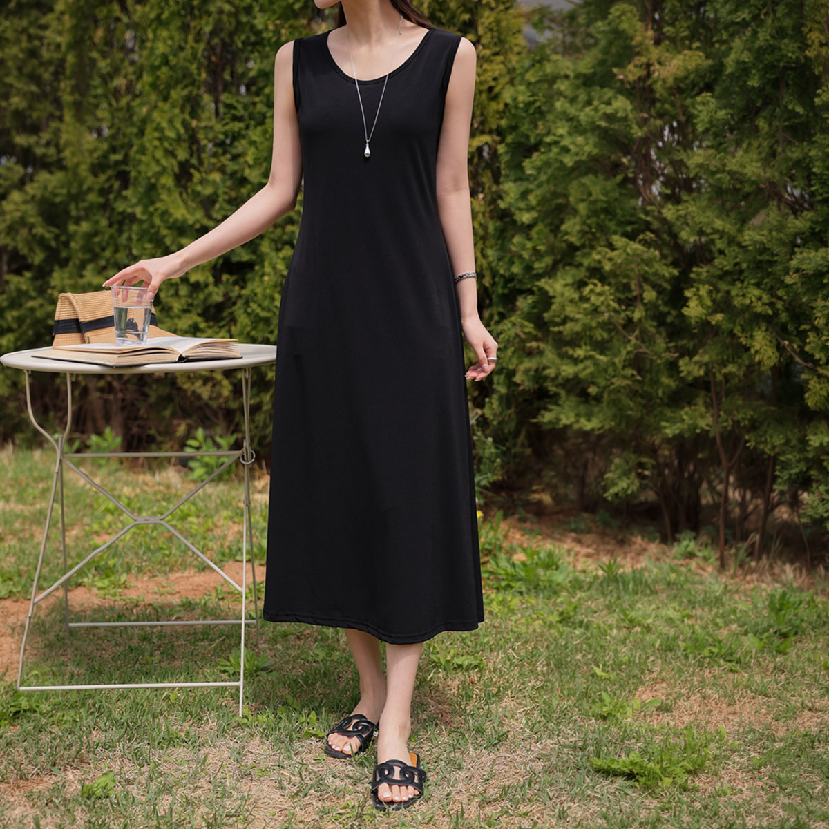 <b>[Made]</b> Classic Cool Slim Line Flare Sleeveless Dress