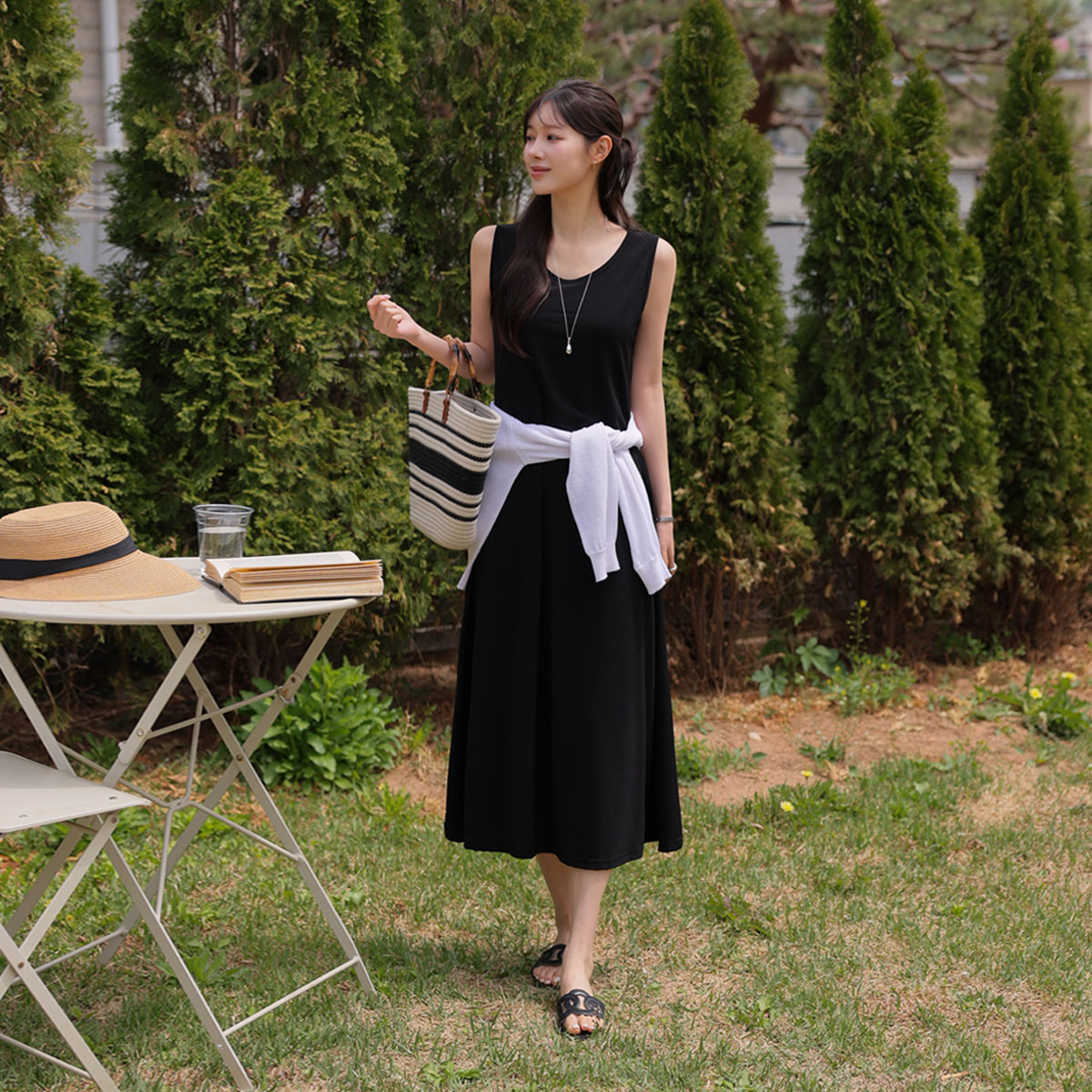 <b>[Made]</b> Classic Cool Slim Line Flare Sleeveless Dress