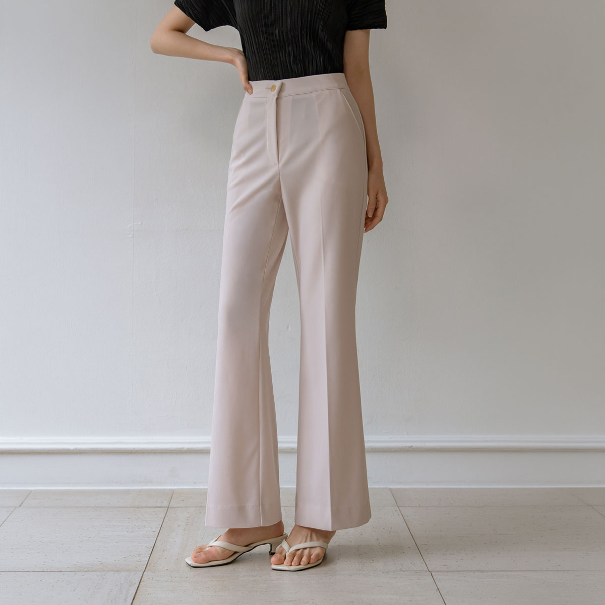 <b>[Made]</b> Mochi Chewy Elastic Waist Semi-Bootcut Slacks