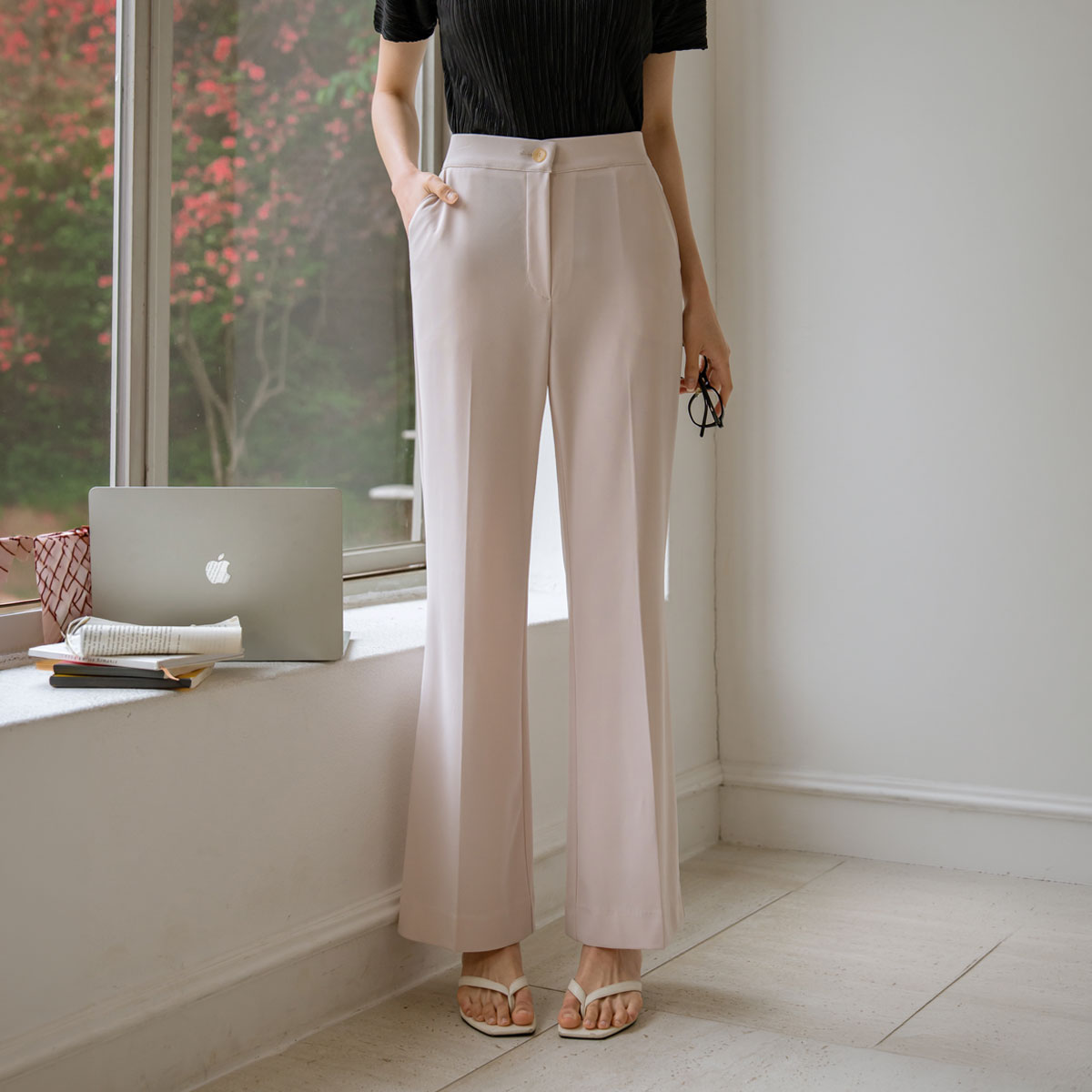<b>[Made]</b> Mochi Chewy Elastic Waist Semi-Bootcut Slacks
