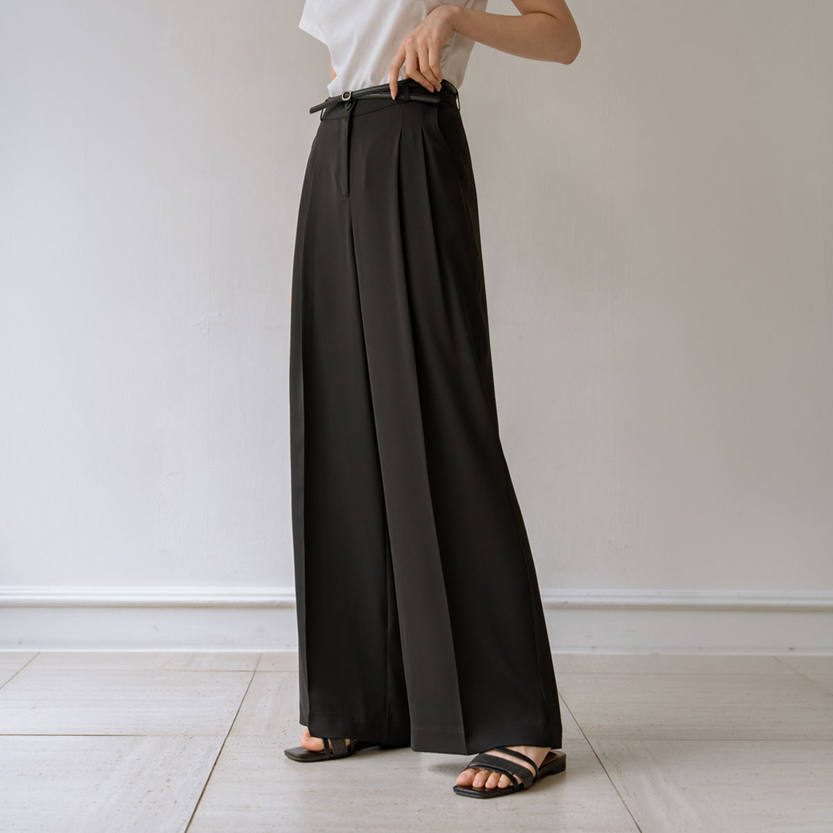<b>[Wrinkle-Free/Silk Material][Made]</b> Wrinkle-Free Char Silk Two-Pin Tuck Slacks