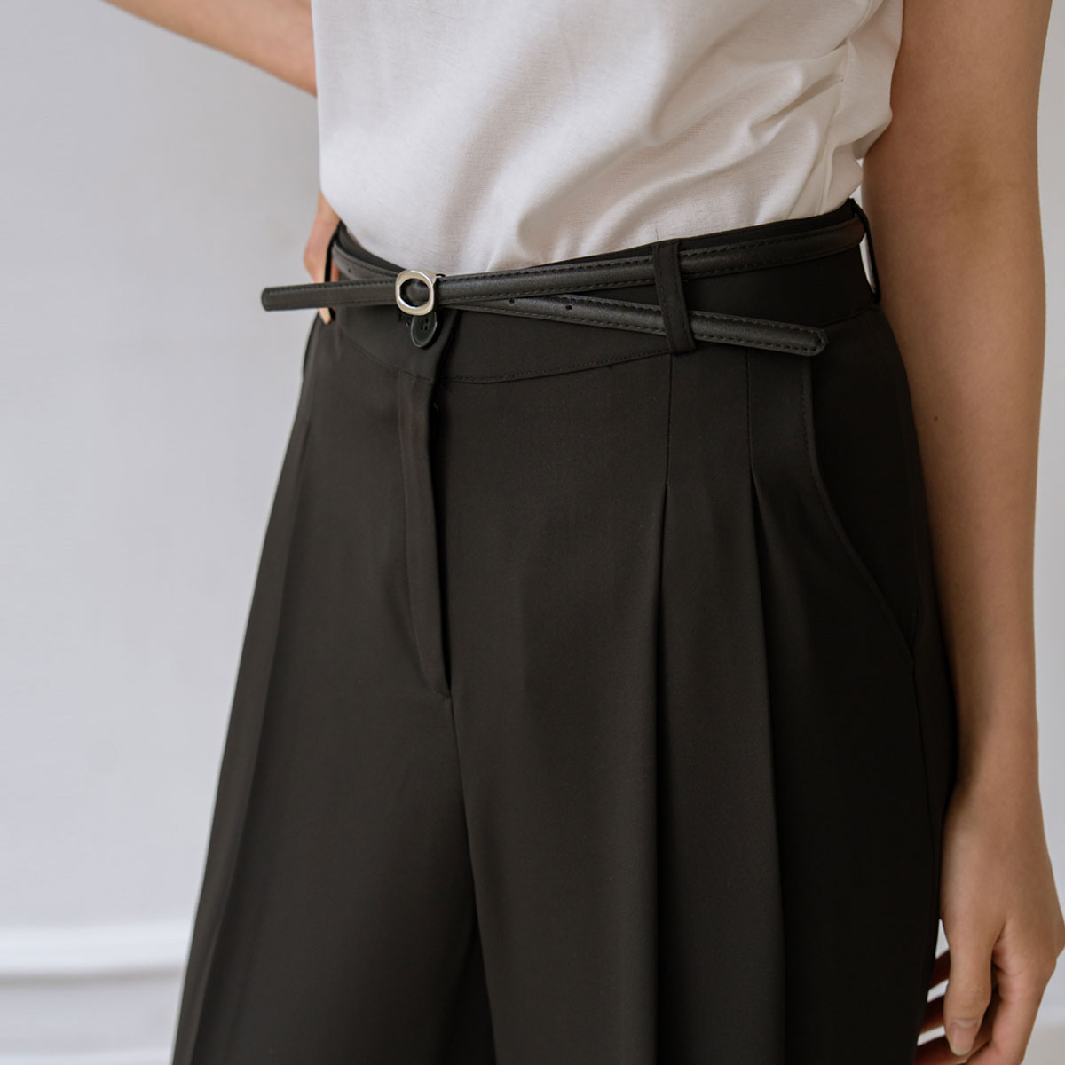 <b>[Wrinkle-Free/Silk Material][Made]</b> Wrinkle-Free Char Silk Two-Pin Tuck Slacks