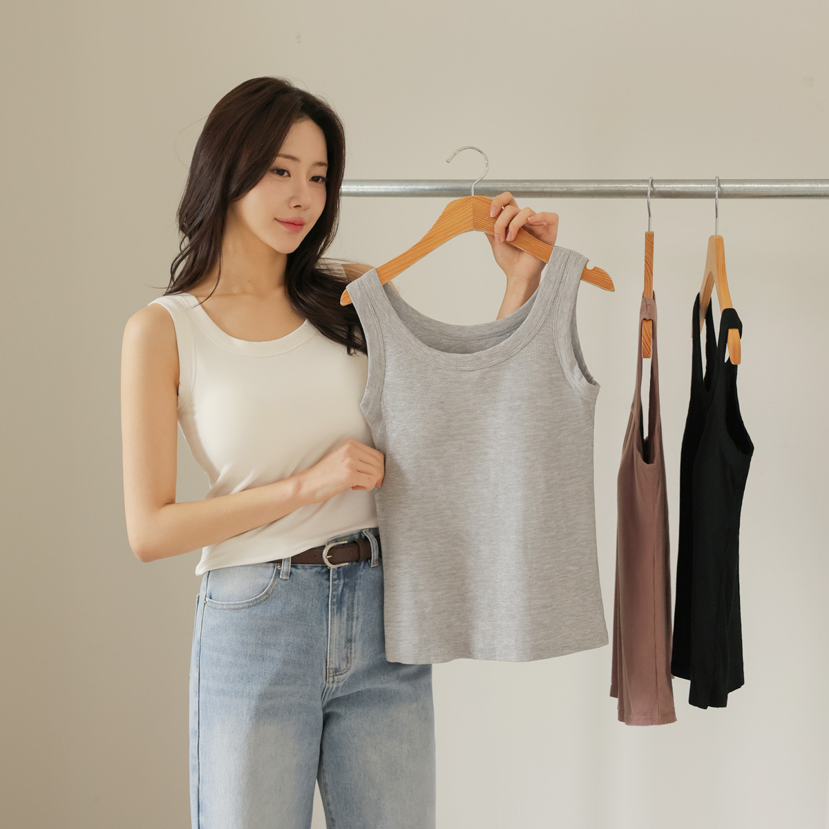 <b>[MD Recommended New Arrival]</b> Daily Soft U-Neck Sleeveless Top with Built-in Cup (XL~4XL)