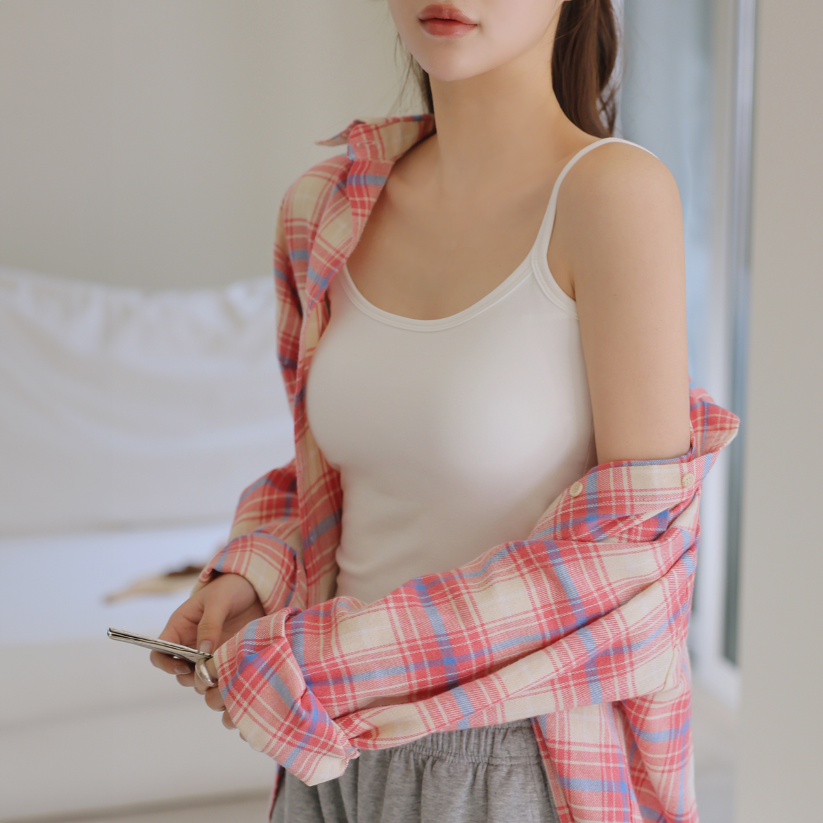<b>[MD Recommended New Arrival]</b> Sleeveless top with built-in cups and pad fixation for underarm coverage