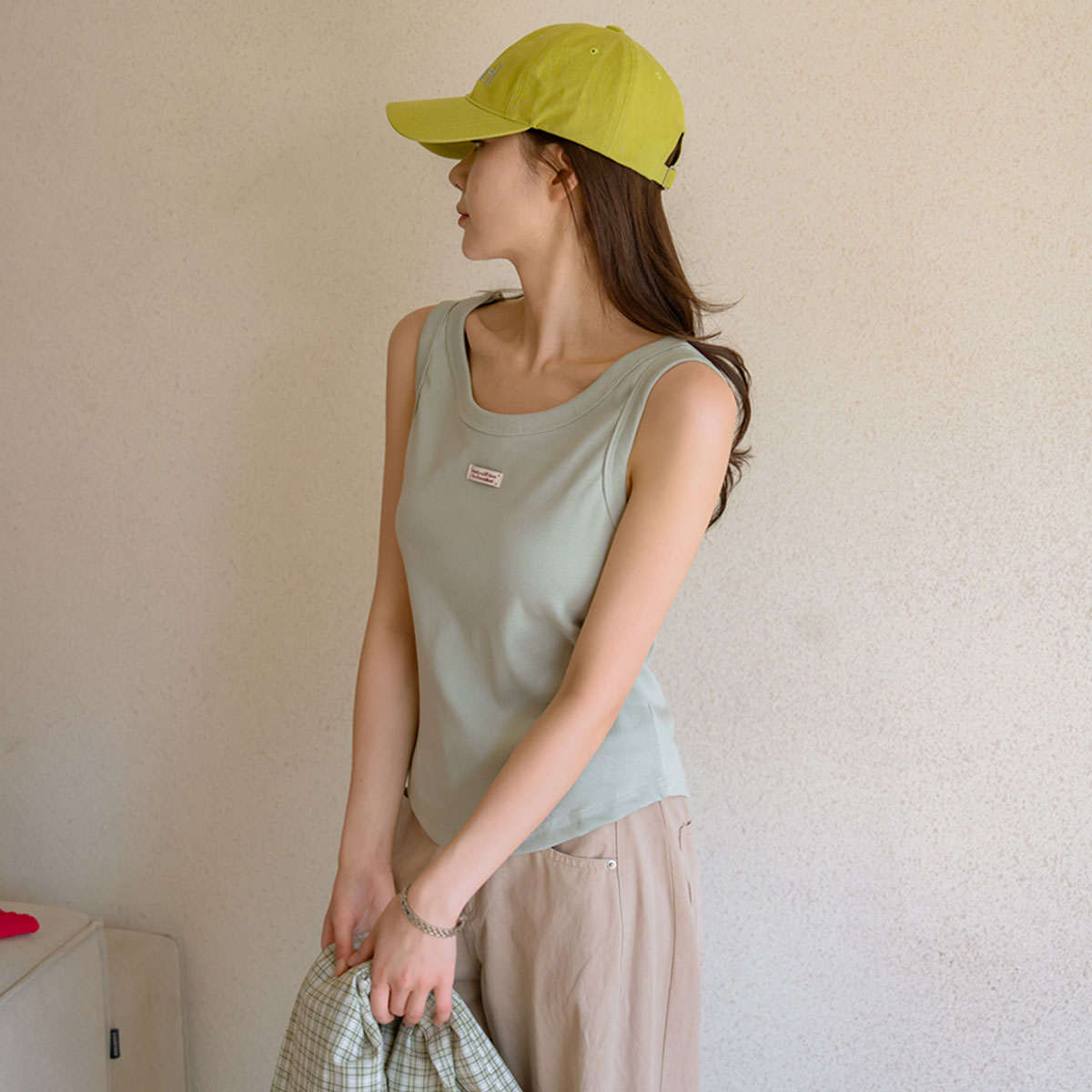 Label Spandex U-neck Sleeveless Top