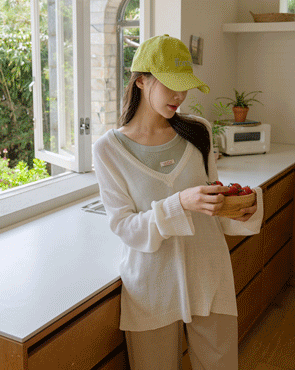 Label Spandex U-neck Sleeveless Top