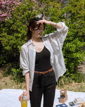 Lace strap tank top with built-in cups