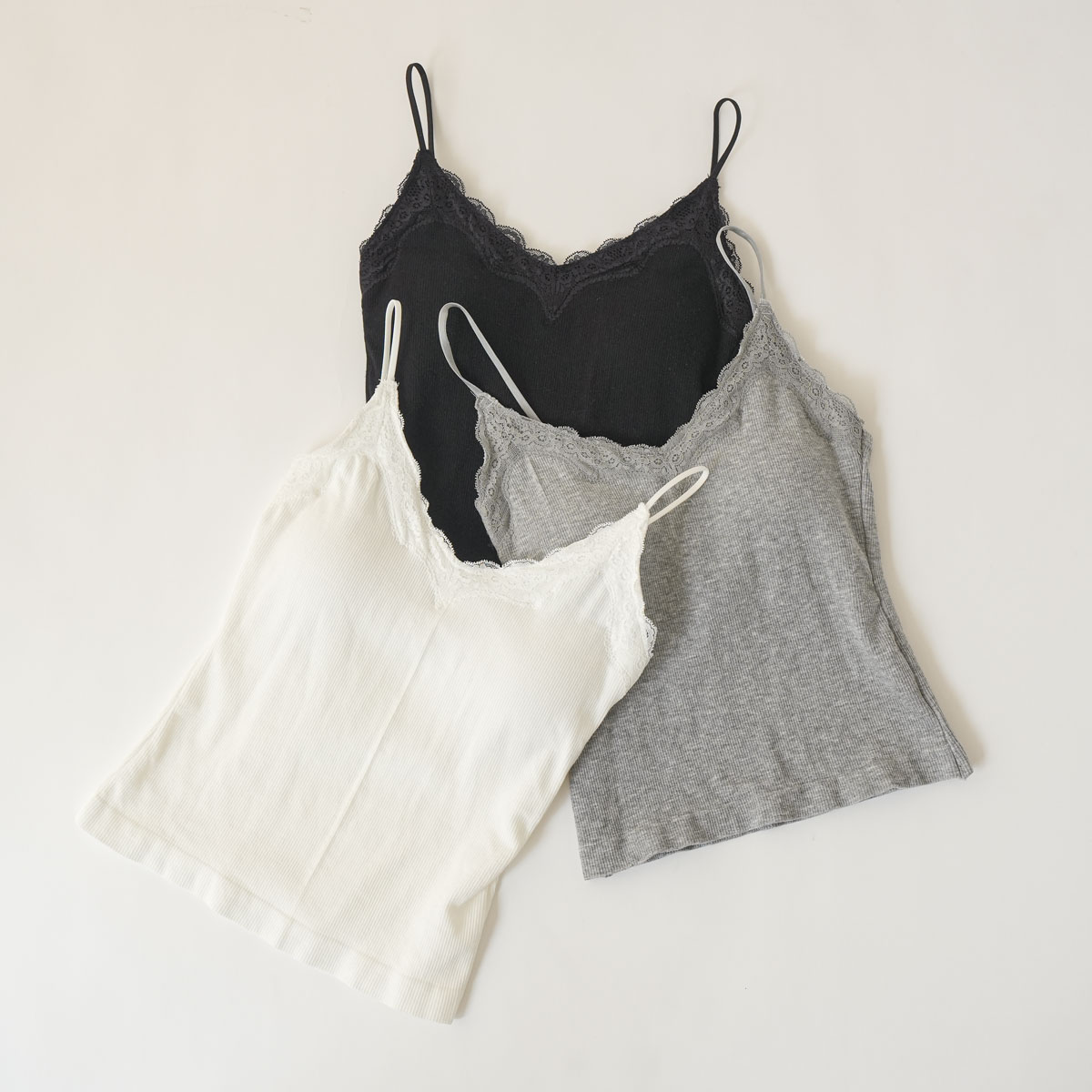 Lace strap tank top with built-in cups