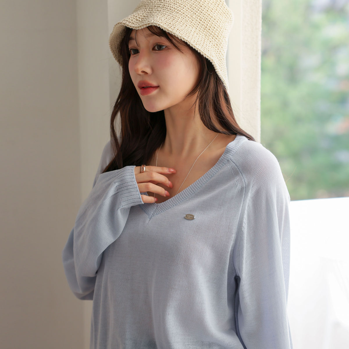 pendant V-neck cooling knit