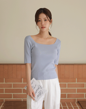 Reversible short-sleeved knit sweater that can be worn front or back