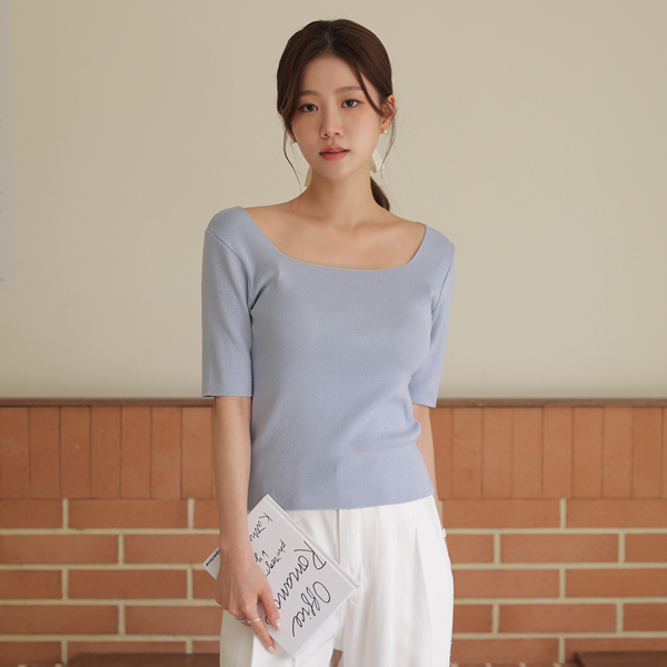 Reversible short-sleeved knit sweater that can be worn front or back