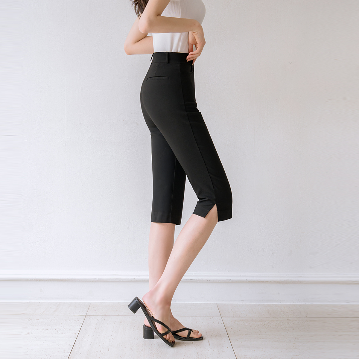<b>[Made]</b> Summer's Spandex Capri Slit Pants