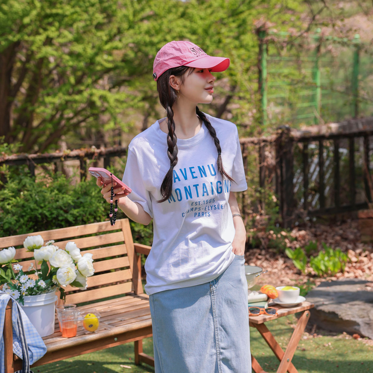 Avenue Font Short T-shirts