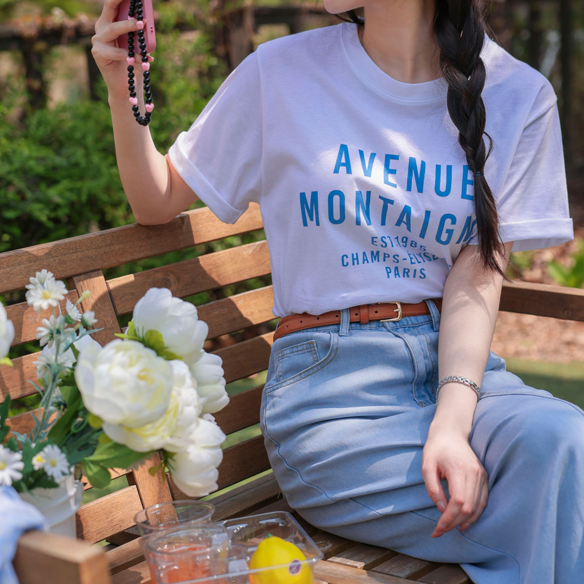 Avenue Font Short T-shirts