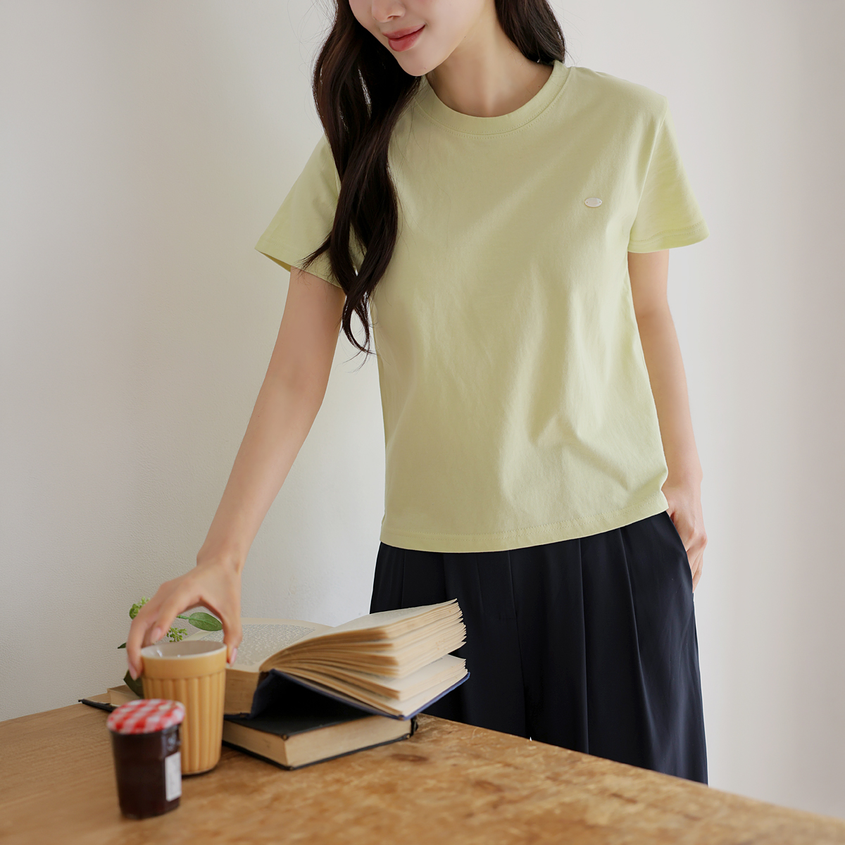 Mother-of-pearl semi-cropped short-sleeve tee