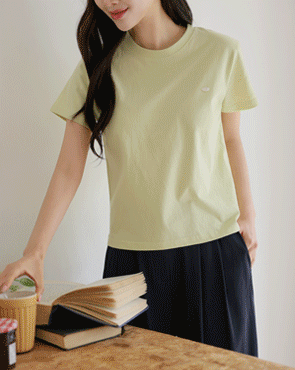 Mother-of-pearl semi-cropped short-sleeve tee