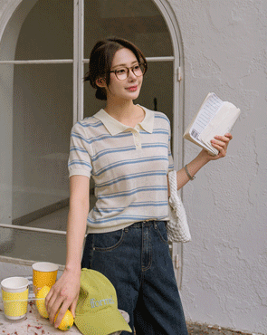 Button-neck striped collar knit