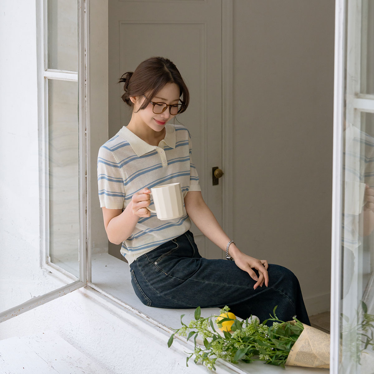 Button-neck striped collar knit