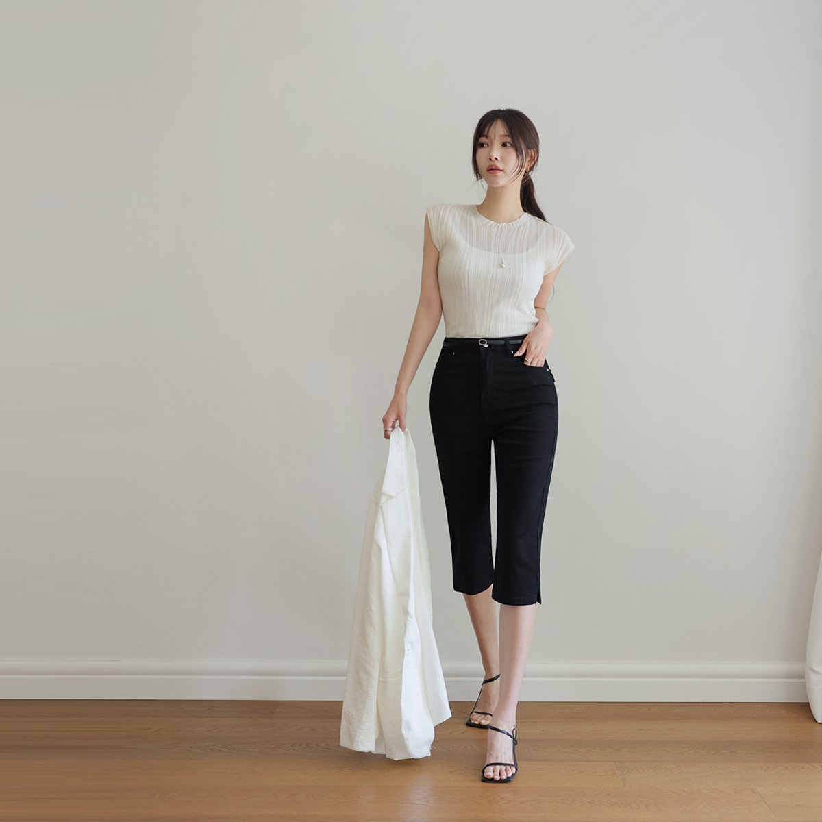Airy Soft Lyocell Capri Pants