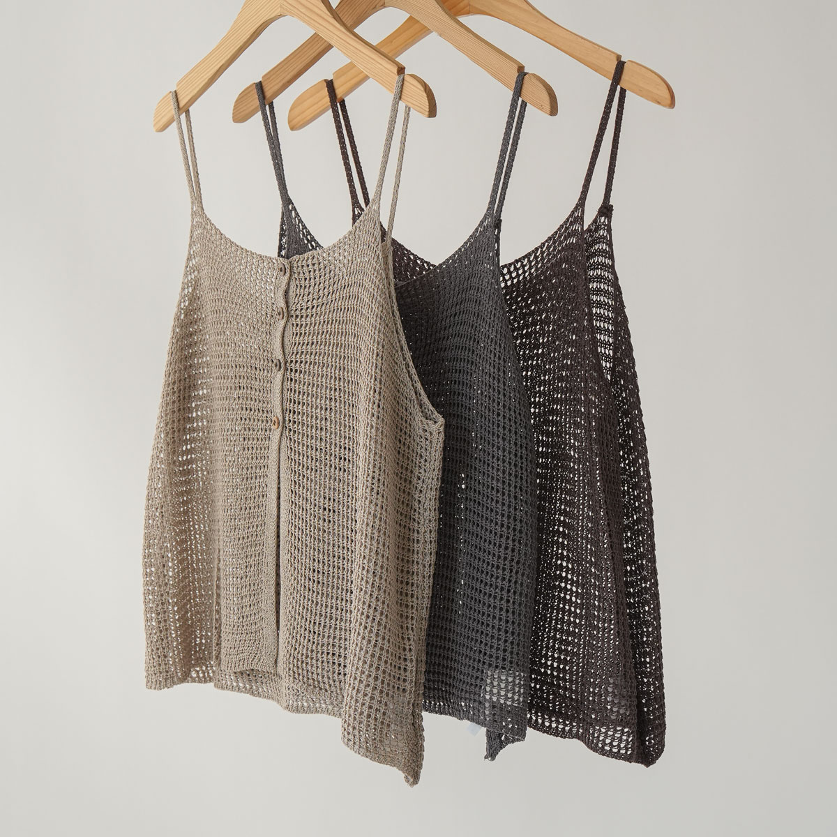 Net button slit bustier knit
